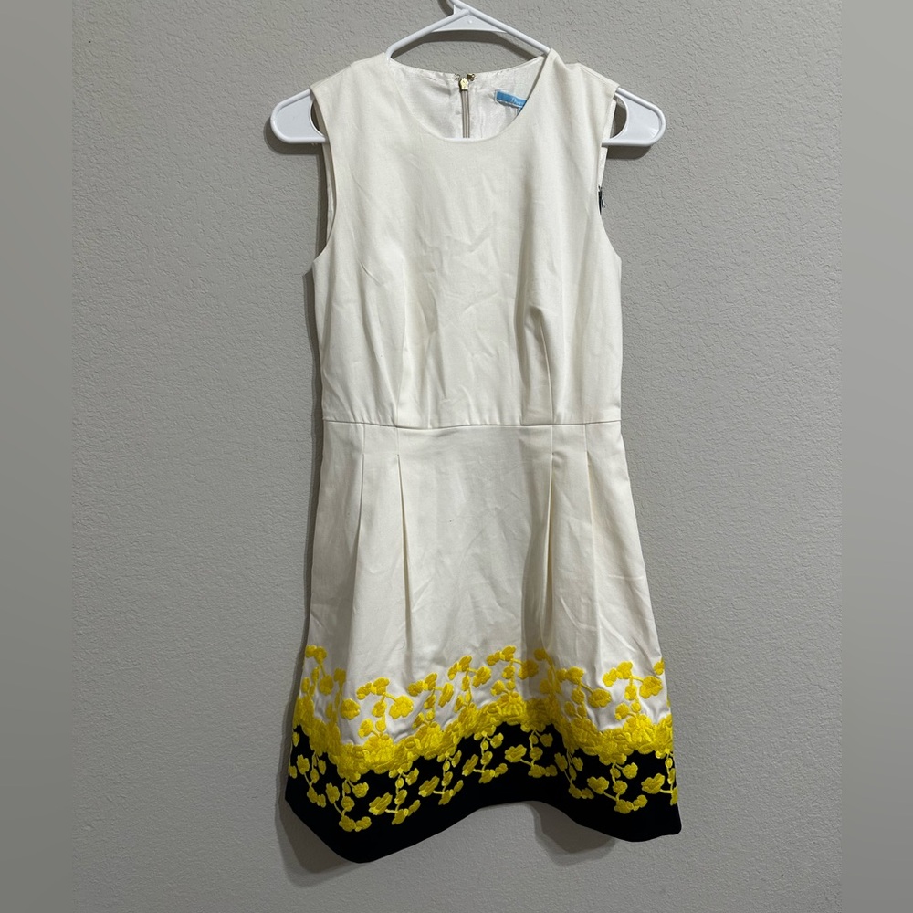 Draper James beige dress with yellow flowers size 2